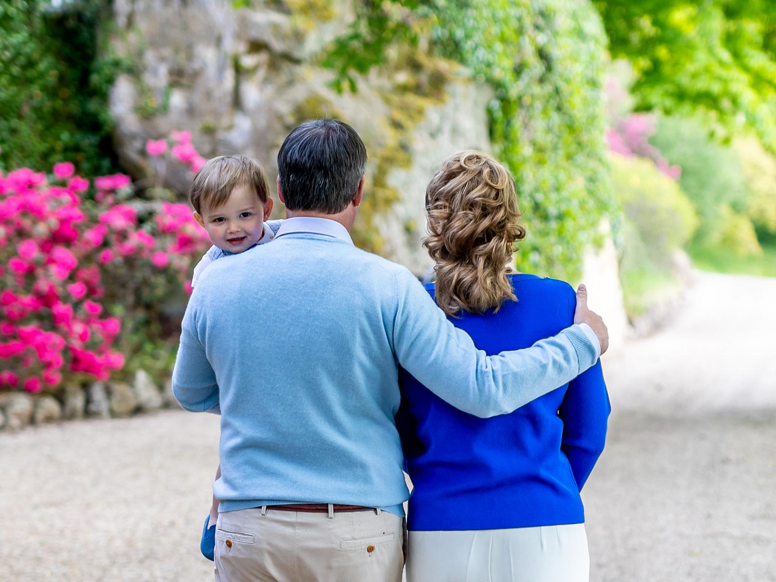 Le Couple Héritier et le Prince Charles en promenade dans les jardins du Château de Fischbach