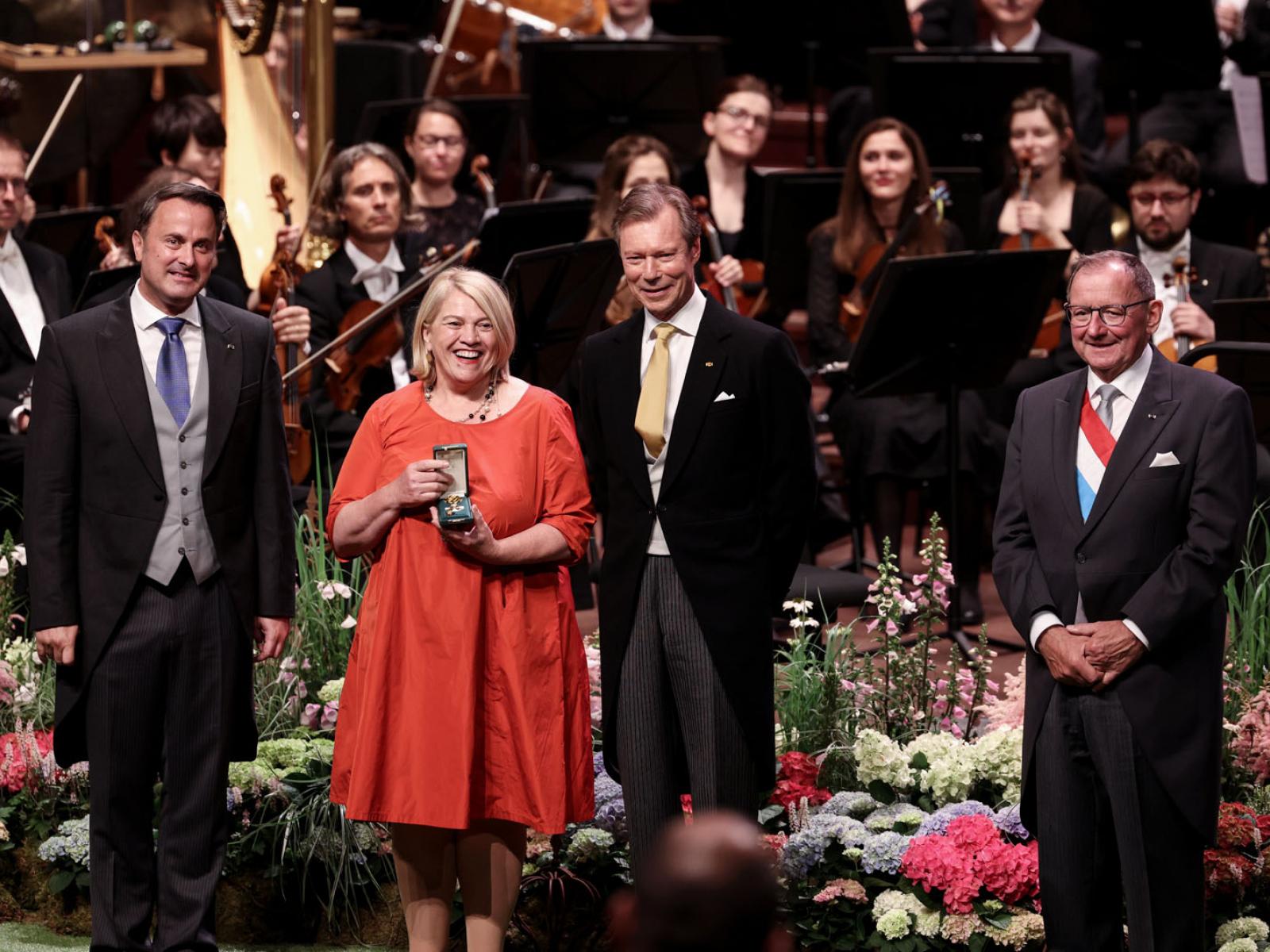 Remise d'une médaille à Mme Léa Linster