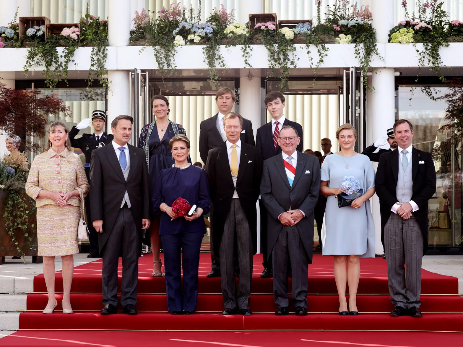 Photo de la Famille grand-ducale devant la Philharmonie Luxembourg