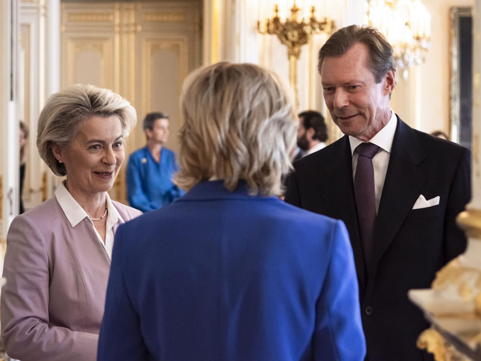 Le Grand-Duc, la présidente de la Commission européenne et une commissaire