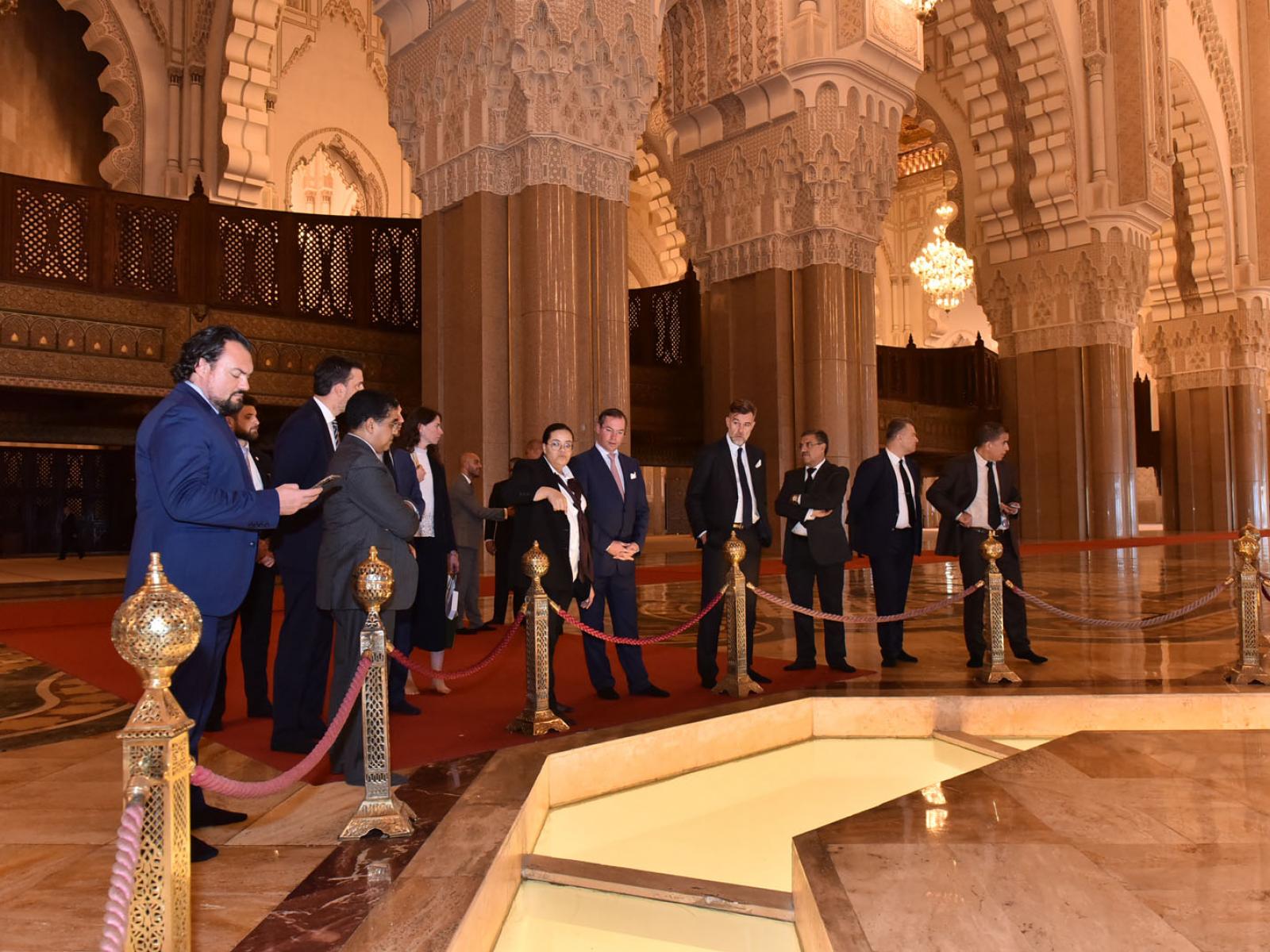 Le Prince et le Ministre visitent la mosquée Hassan II
