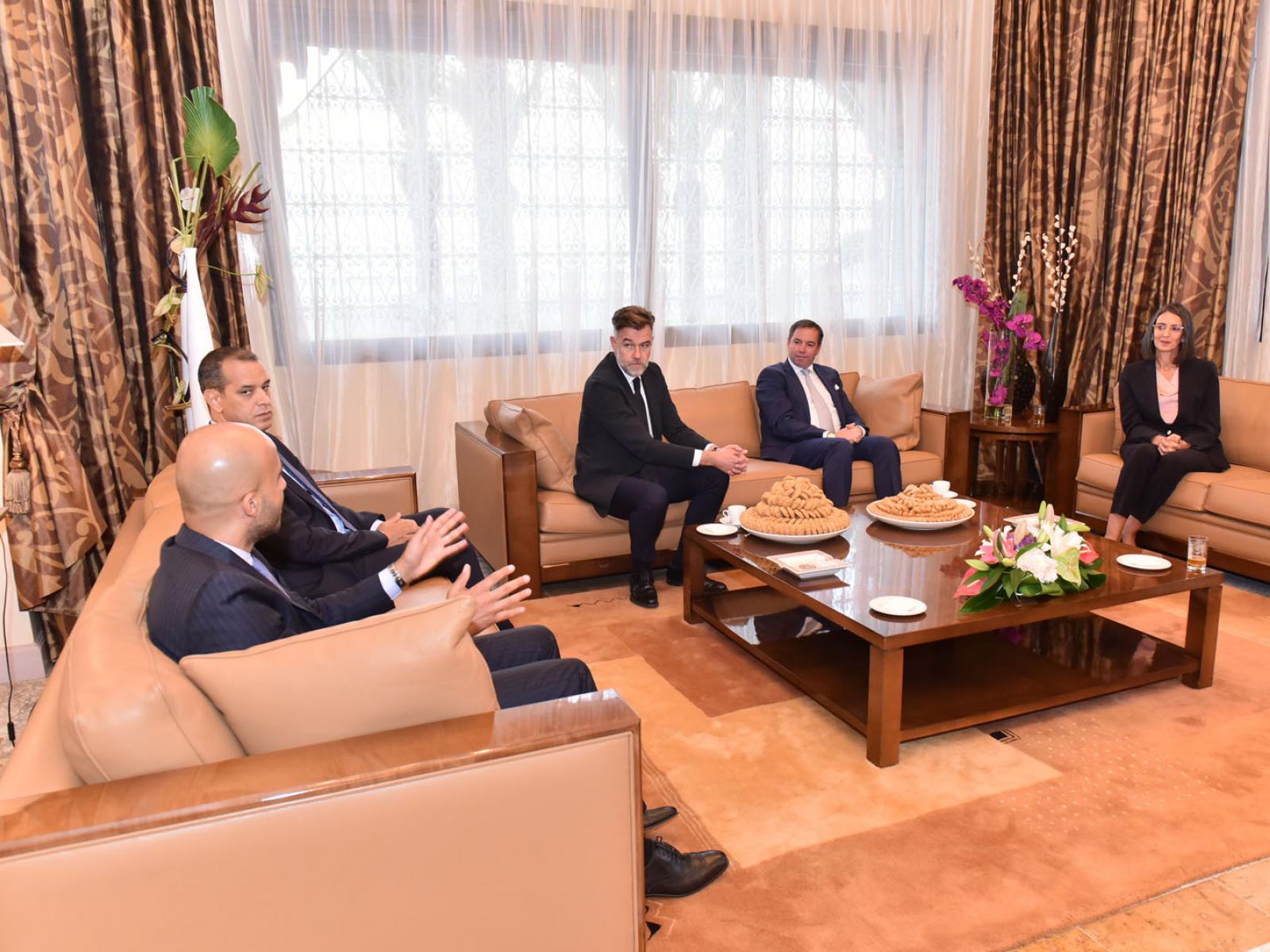Le Prince et le ministre échangent avec la délégation marocaine