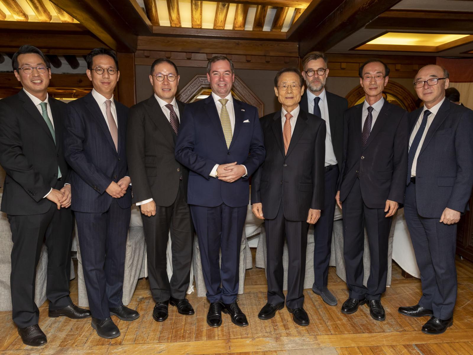 Souvenir picture with representatives of Korean companies established in Luxembourg