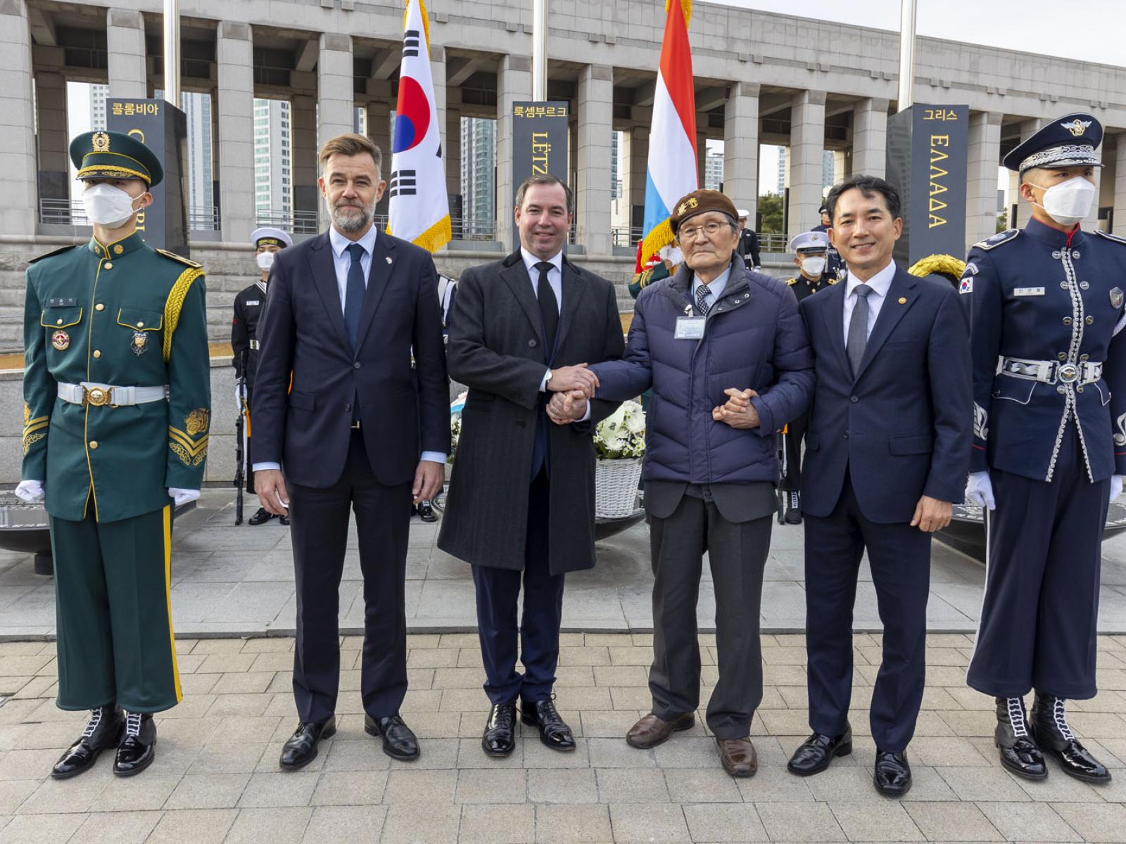 Souvenir picture with a Korean veteran of the War