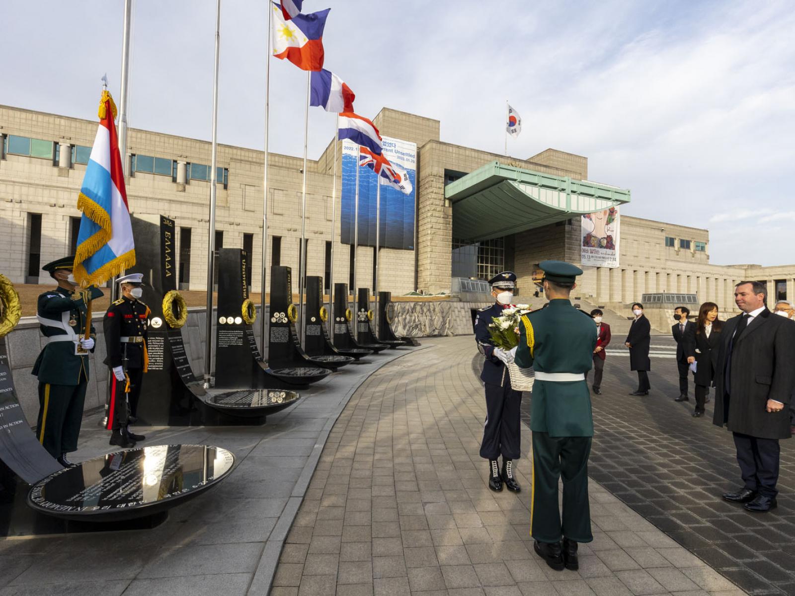 The Prince is participating to the ceremony at the War Memorial