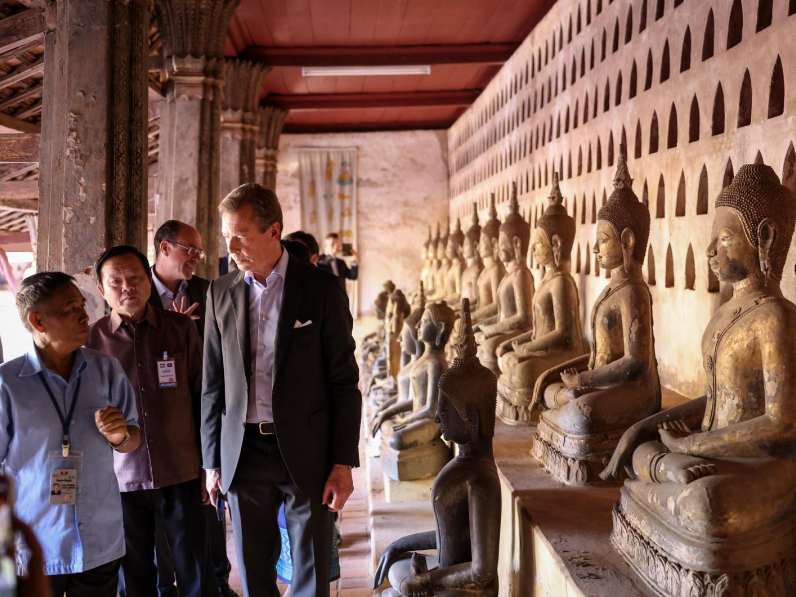 Le Grand-Duc lors de la visite du temple