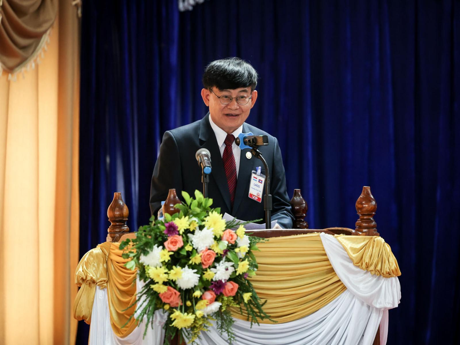 S.E. Prof. Dr. Phout Simmalavong, Ministre de l'éducation et des sports