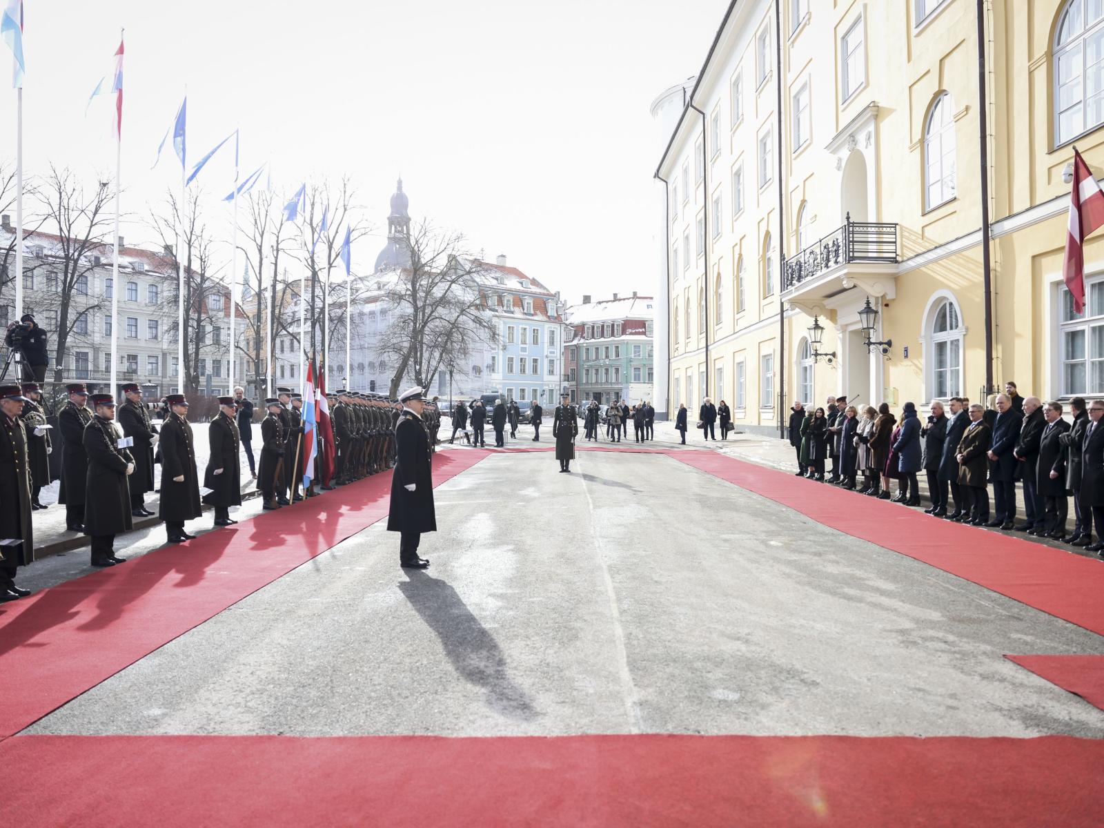 Le parvis du Château de Riga prêt pour la cérémonie d'accueil officielle