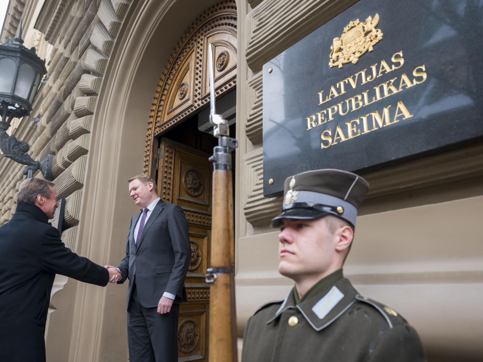 Le Grand-Duc accueilli par le Président de la Saeima