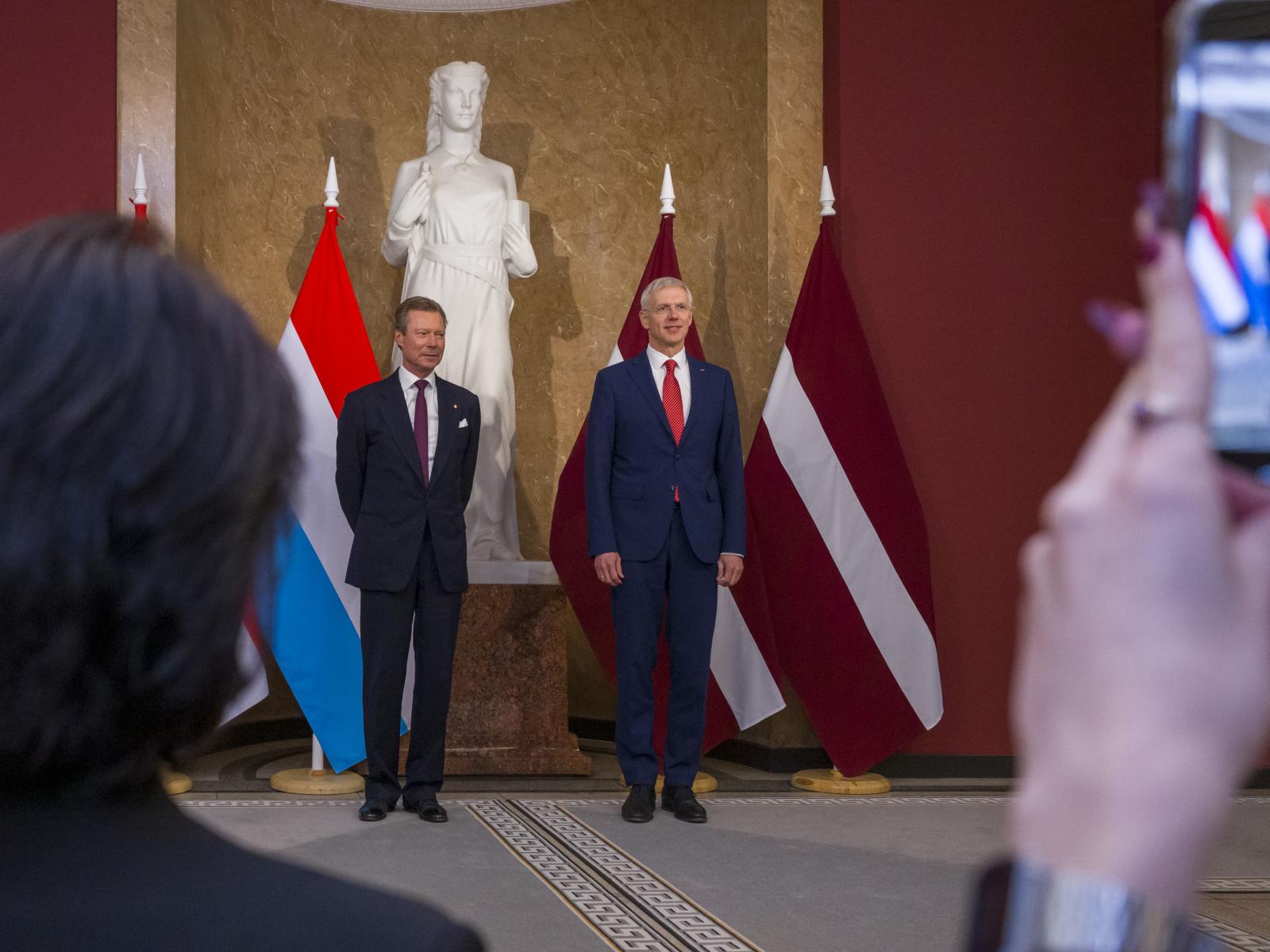 Le Grand-Duc et le Premier ministre lors de la photo officielle