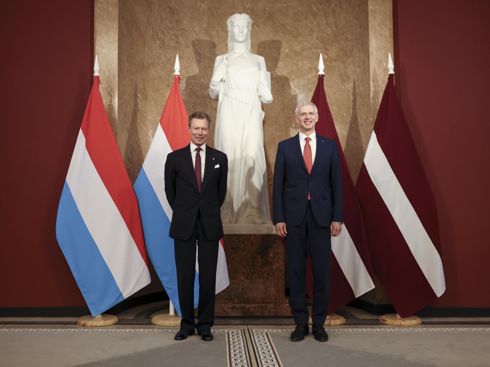 Photo officielle du Grand-Duc avec le Premier ministre letton