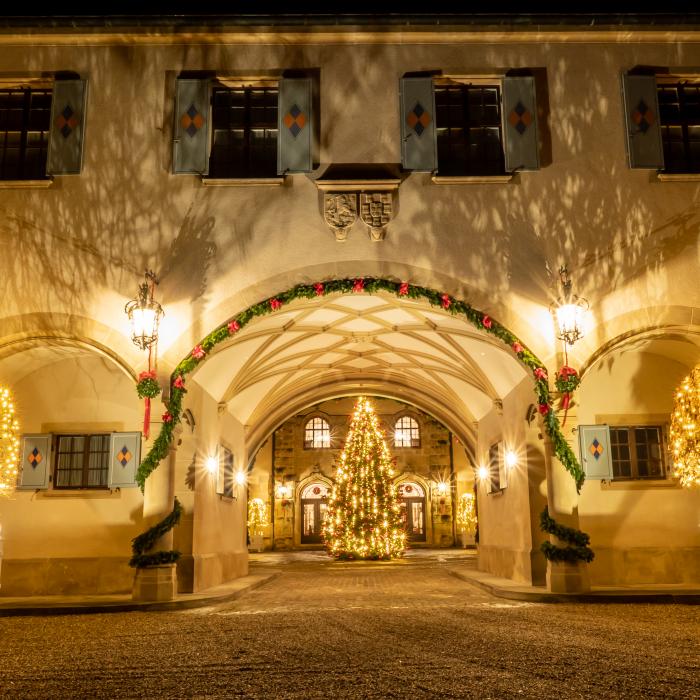 Weihnachtsdekorationen auf Schloss Berg