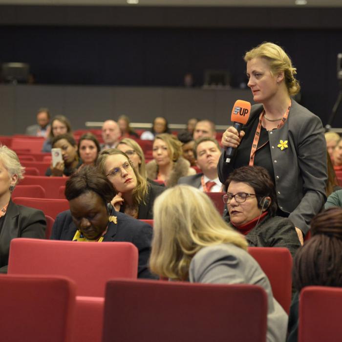 Gespréichsronn während dem Internationale Forum "Stand Speak Rise Up!"