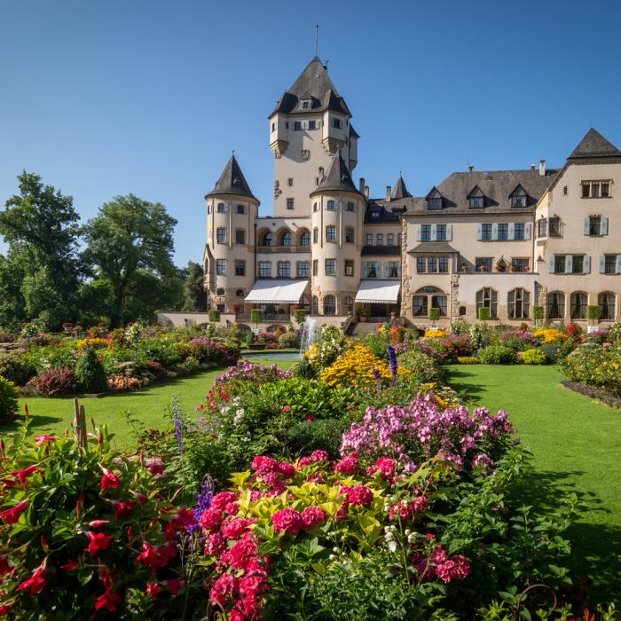 Die Gärten von Schloss Berg im Sommer