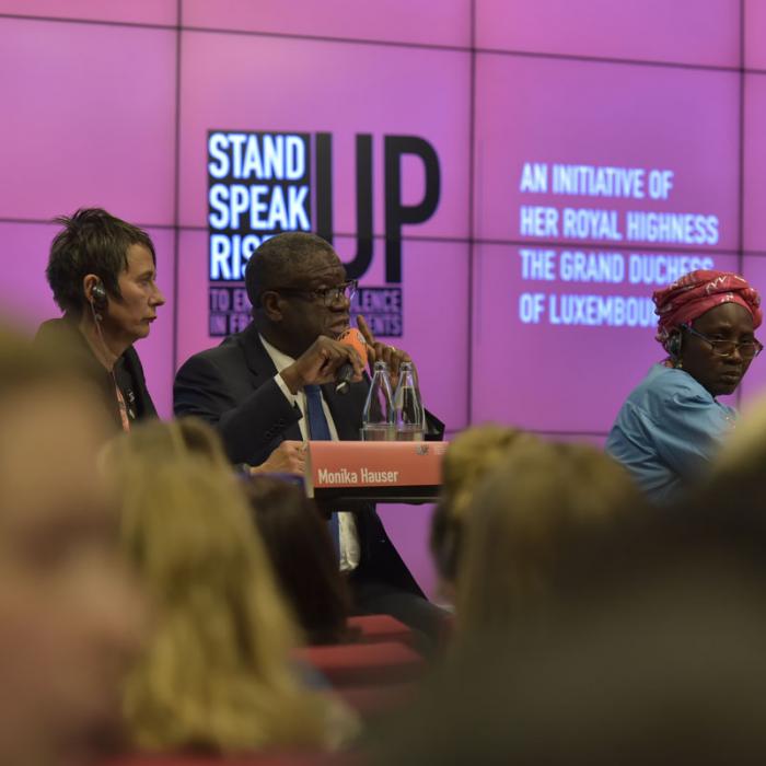 Den Dr Mukwege während dem Internationale Forum "Stand Speak Rise Up!"
