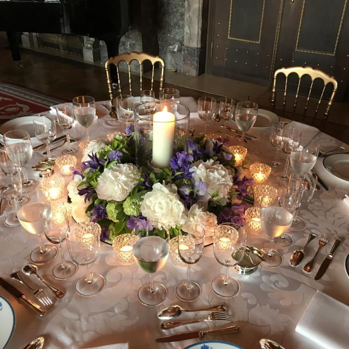 May 2017: Birthday dinner at Berg Castle. View on the floral decoration.