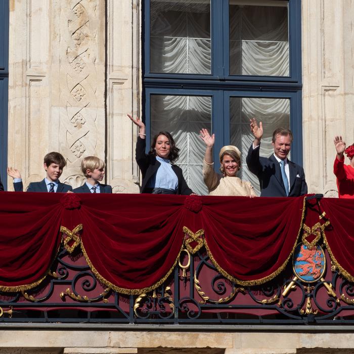 Die großherzogliche Familie auf dem Balkon des Palastes
