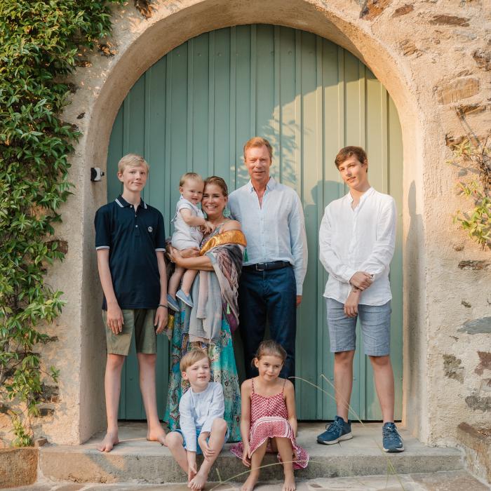 Le Couple grand-ducal avec leurs cinq petits-enfants