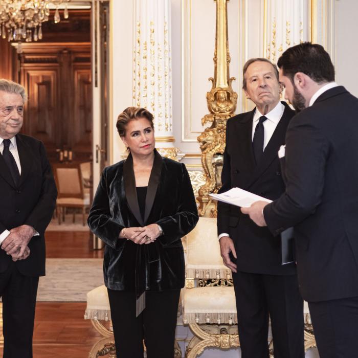 La Grande-Duchesse se voit remettre une médaille le Corps de la Noblesse de la Principauté des Asturies