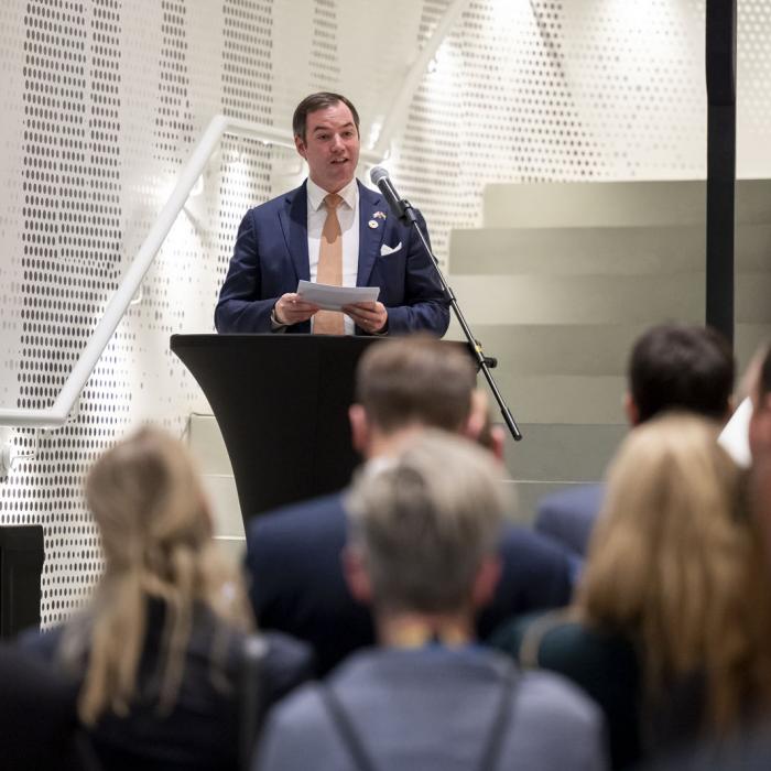 Le Prince Guillaume prononce un discours durant l'inauguration des journées du tourisme