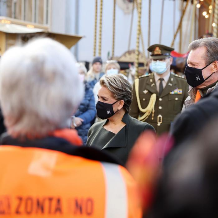 Le Couple grand-ducal à l'arrivée de la marche de solidarité