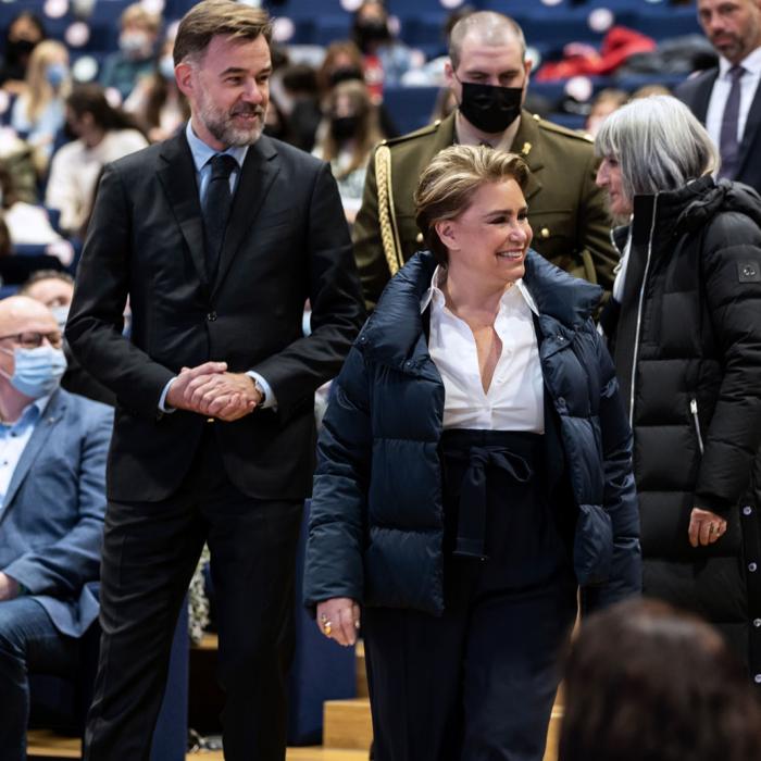 La Grande-Duchesse et le ministre Fayot arrivent dans l'auditorium de la Maison du Savoir