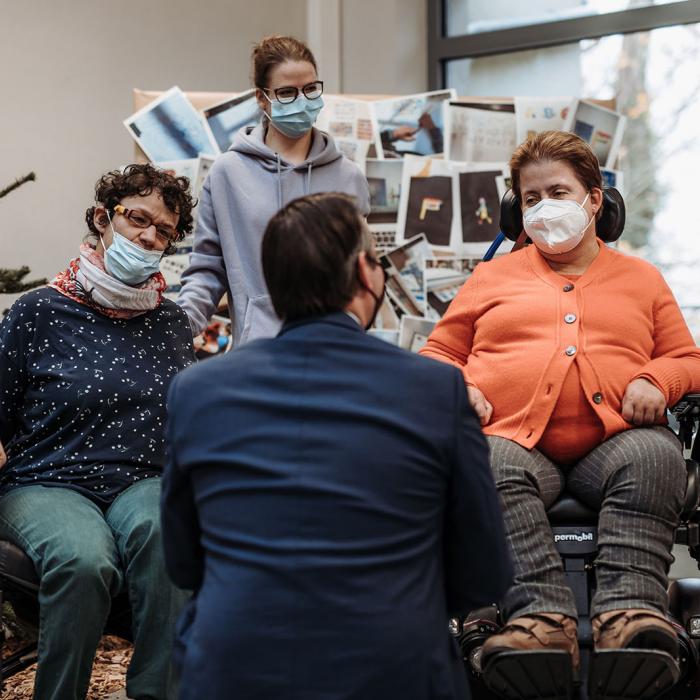 Le Prince Guillaume échange avec des personnes en situation de handicap