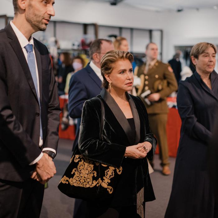 La Grande-Duchesse visite le bazar de la Croix-Rouge luxembourgeois