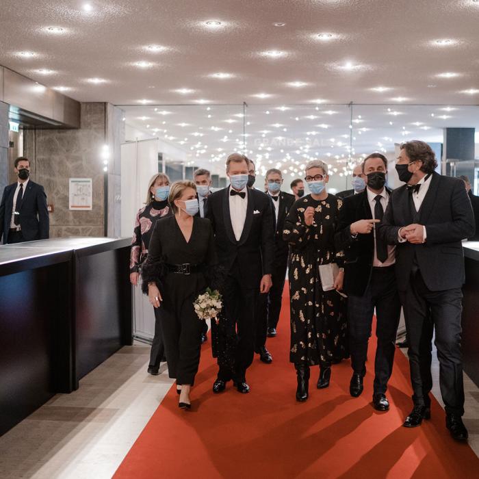 Le Couple grand-ducal dans le hall d'entrée du Grand Théâtre de Luxembourg