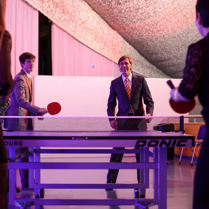 Partie de tennis de table entre les Princes Louis et Gabriel et les athètes Ni Xia Lian et Sarah De Nutte