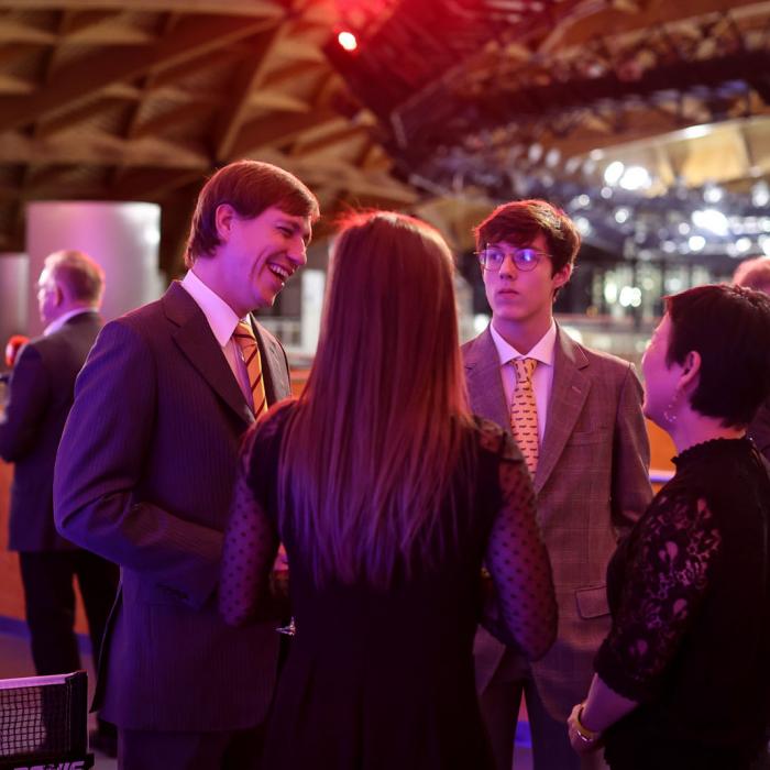 Les Princes Louis et Gabriel s'échangent avec Ni Xia Lian et Sarah De Nutte