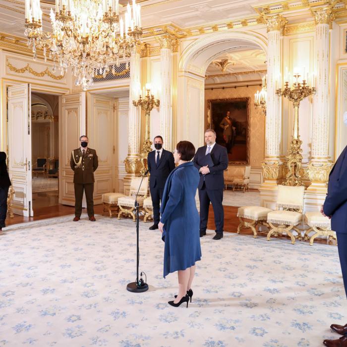 Madame Backes prête serment devant le Grand-Duc