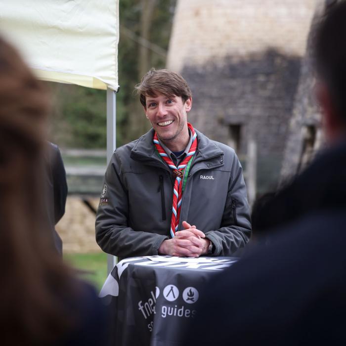 Raoul de Scouting in Luxembourg prononce un discours