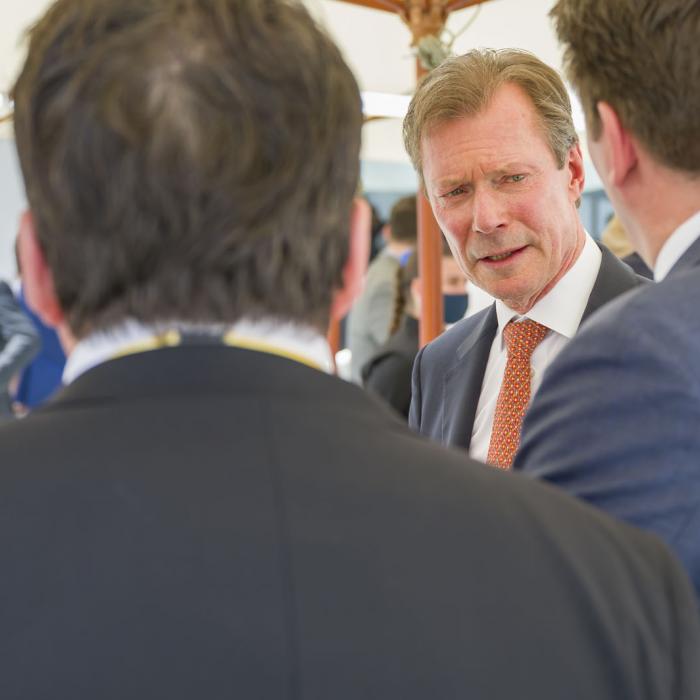 Le Grand-Duc en pleine discussion