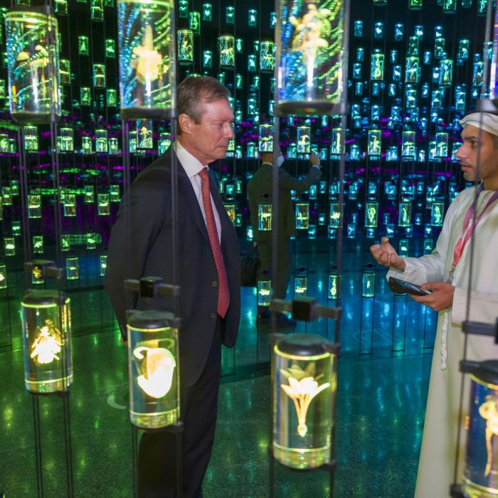 Le Grand-Duc visite une exposition du Musée du Futur
