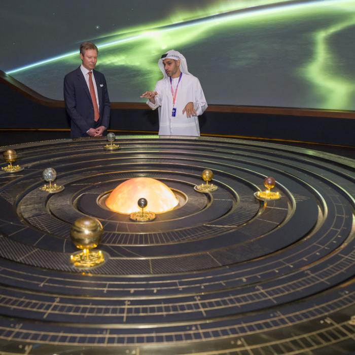 Le Grand-Duc découvre une exposition spatiale au Musée du Futur