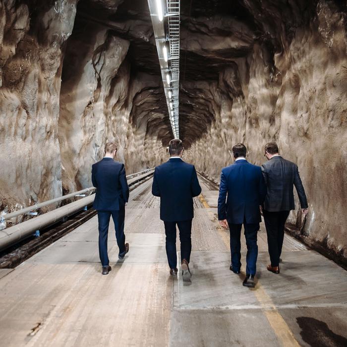 Le Prince dans un souterrain menant au barrage