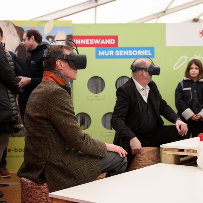 Le Grand-Duc découvre une exposition en réalité virtuelle
