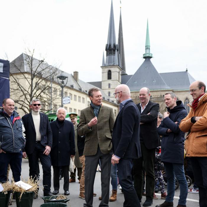 Le Grand-Duc échange avec un exposant