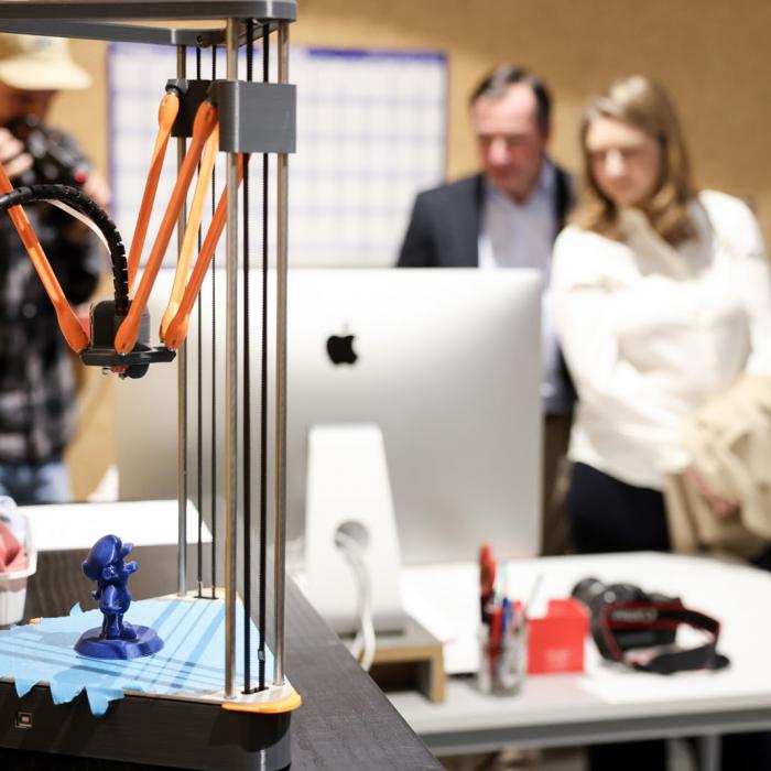 Vue sur une un objet dans une imprimante 3D
