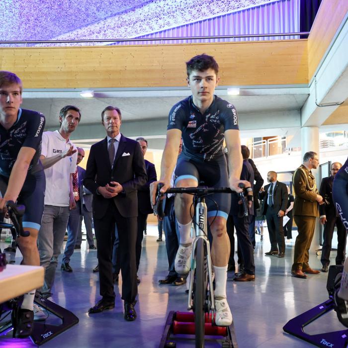 Andy Schleck explique au Grand-Duc le cyclisme indoor