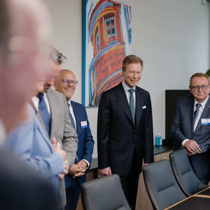 Les invités lors de la visite du nouveau bâtiment de la CMCM