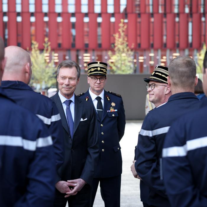 Le Grand-Duc en face des pompiers