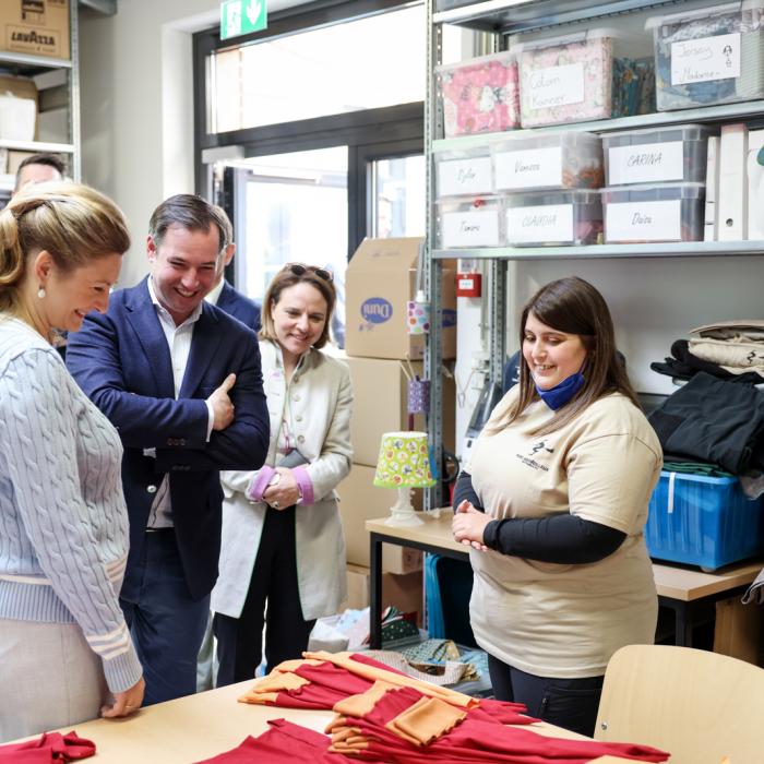 Le Couple héritier visite l'atelier de couture du Parc Merveilleux