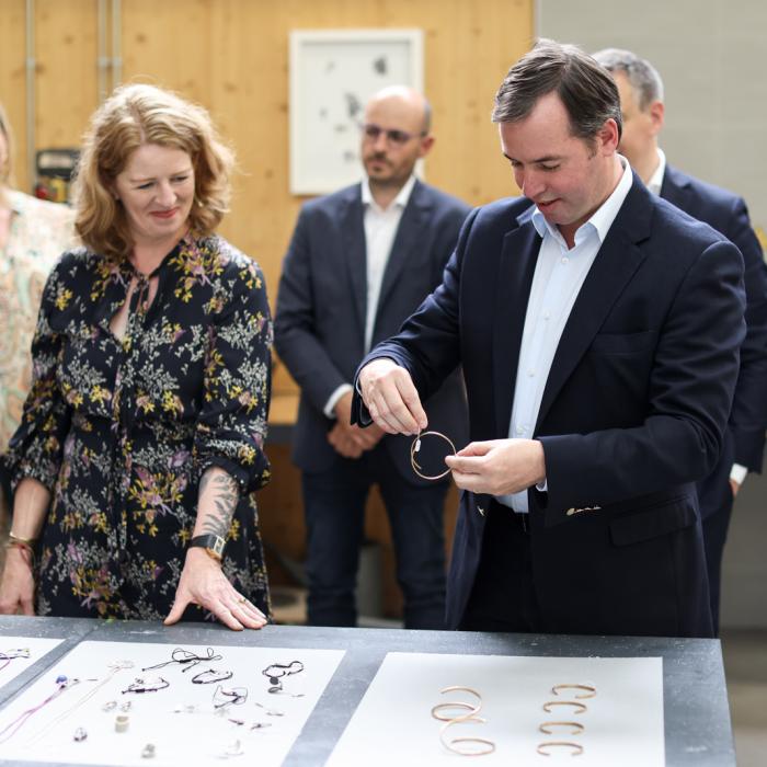 Le Prince Guillaume découvre le travail des jeunes du centre socio-éducatif