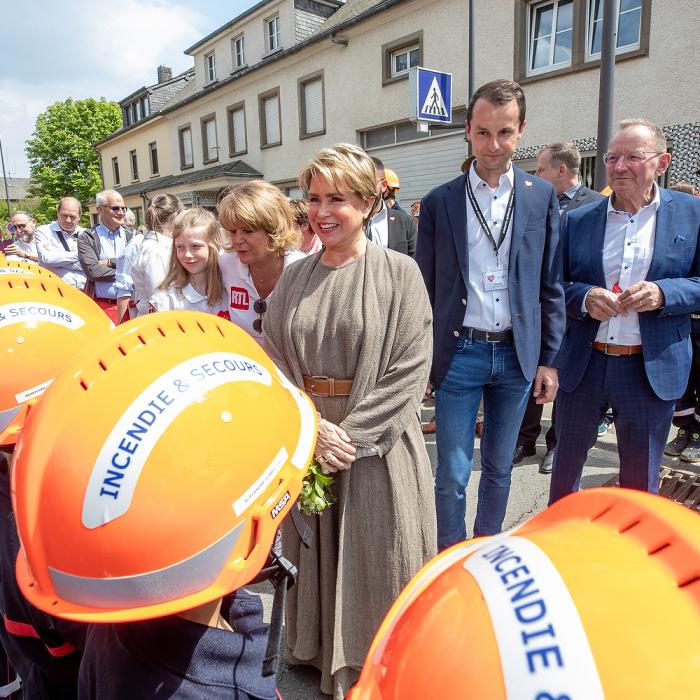 La Grande-Duchesse est accueillie par des jeunes sapeurs pompiers