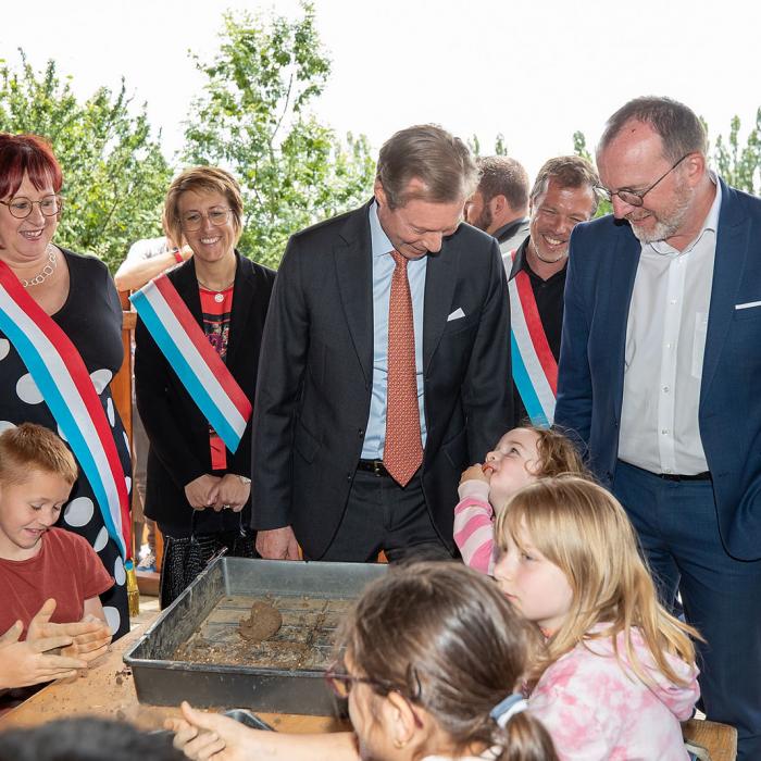 Le Grand-Duc à un atelier de jardinage avec des enfants