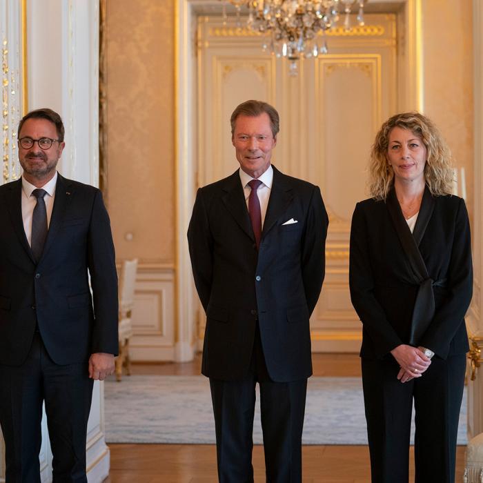 M. Xavier Bettel, S.A.R. le Grand-Duc, Mme Joëlle Welfring au Palais grand-ducal