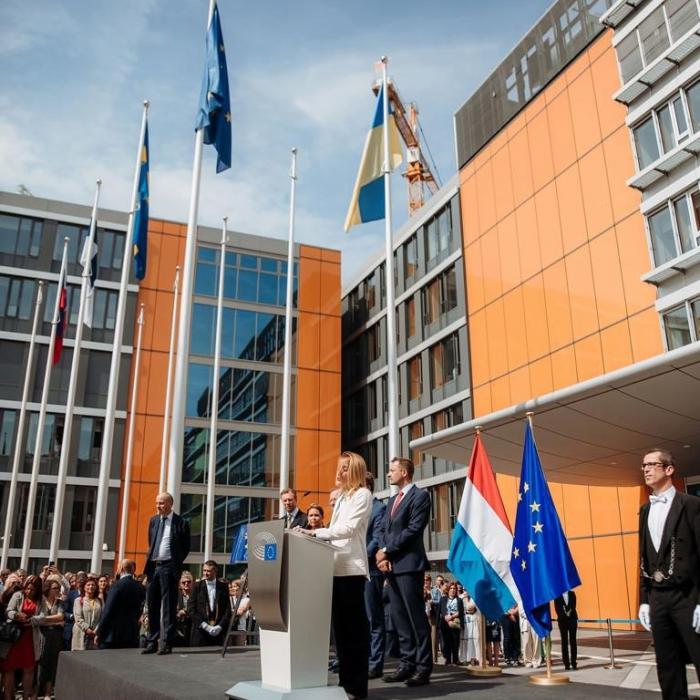 Discours devant le bâtiment inauguré