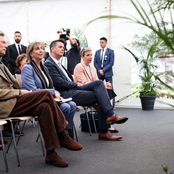 Le Grand-Duc et les invités assistent à la cérémonie inaugurale